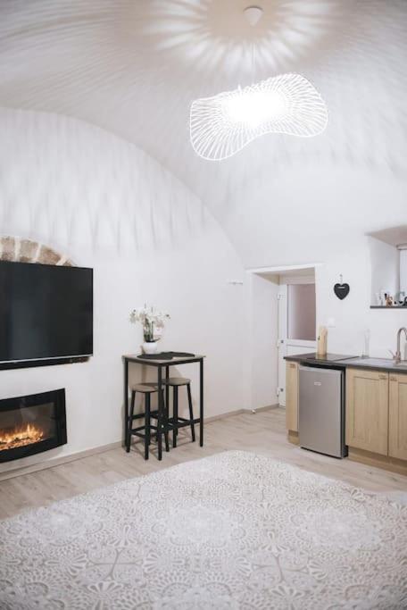 Appartement 2 Pieces Jacuzzi Бриуд Экстерьер фото